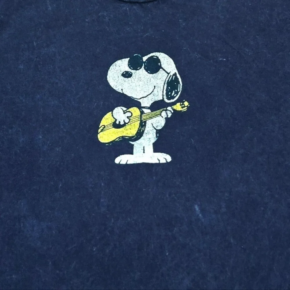 Peanuts🥜 Guitar🎸 Snoopy🐕 Graphic Tee👕 - NWOT